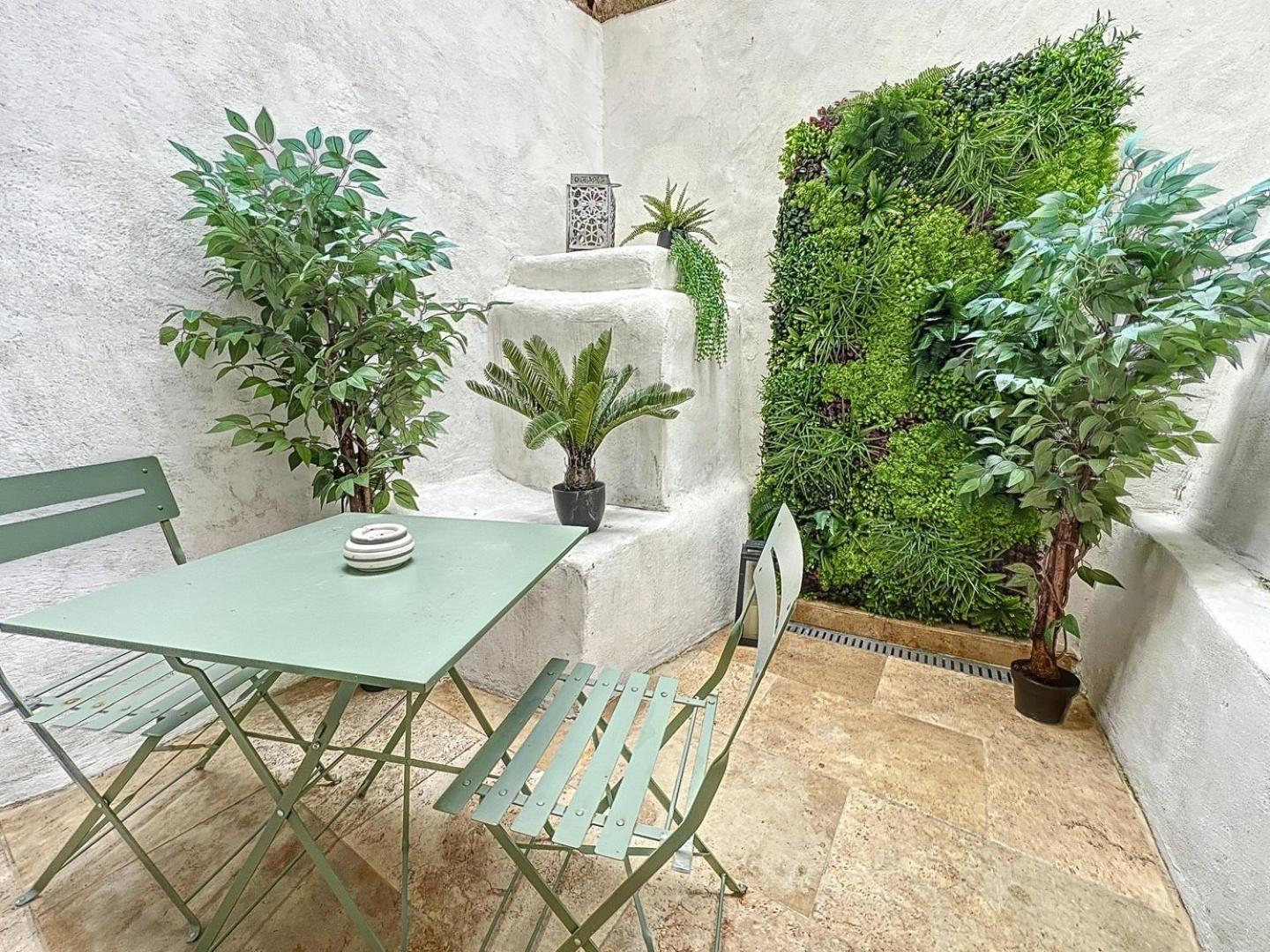 Le Petit Patio *
